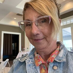 Meet your Posher, Pam